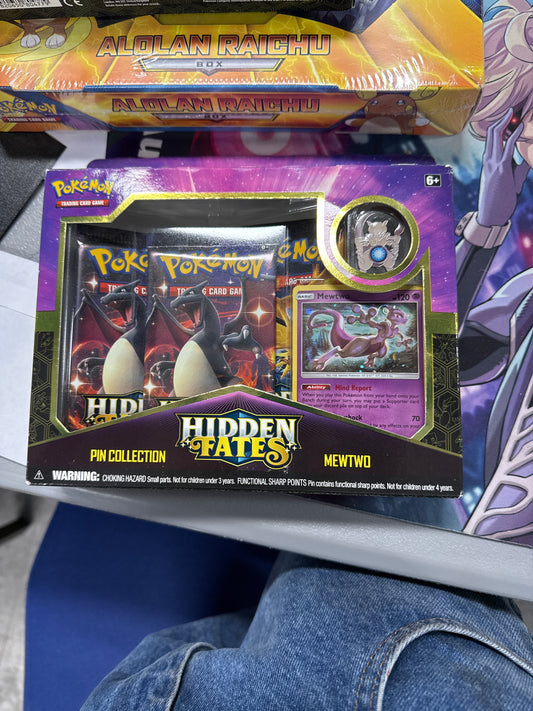 Hidden Fates Pin Collection (Mewtwo)
